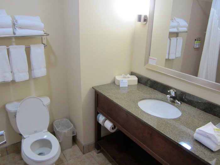 Holiday Inn Express & Suites Wytheville By IHG-浴室