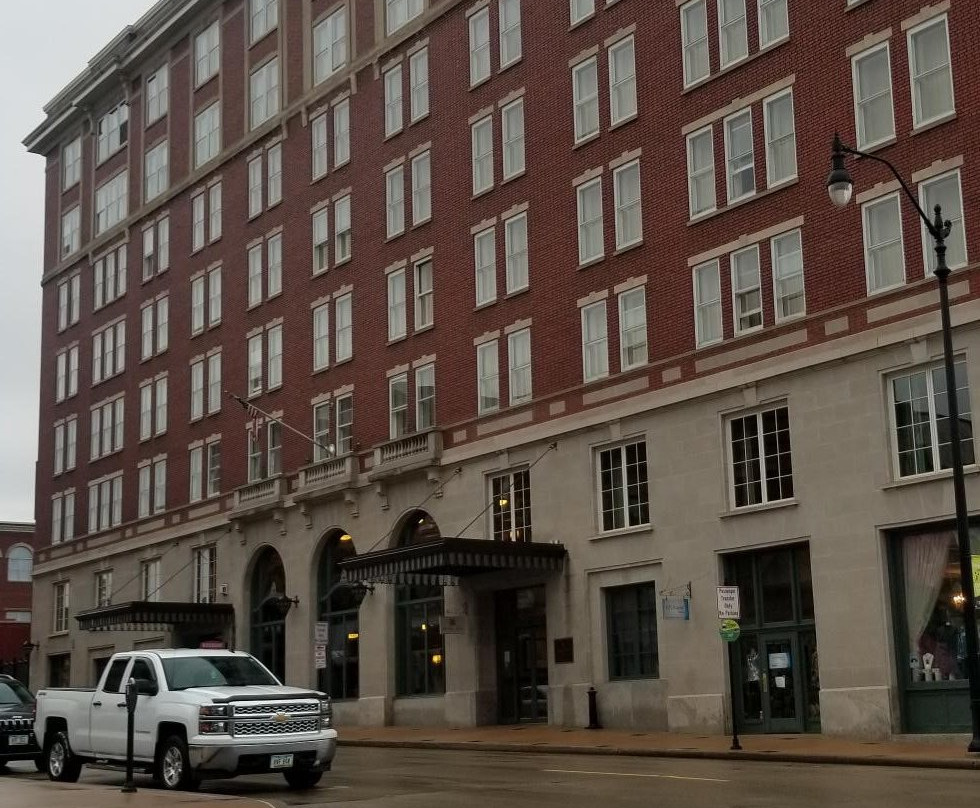 Hotel Julien Dubuque主图