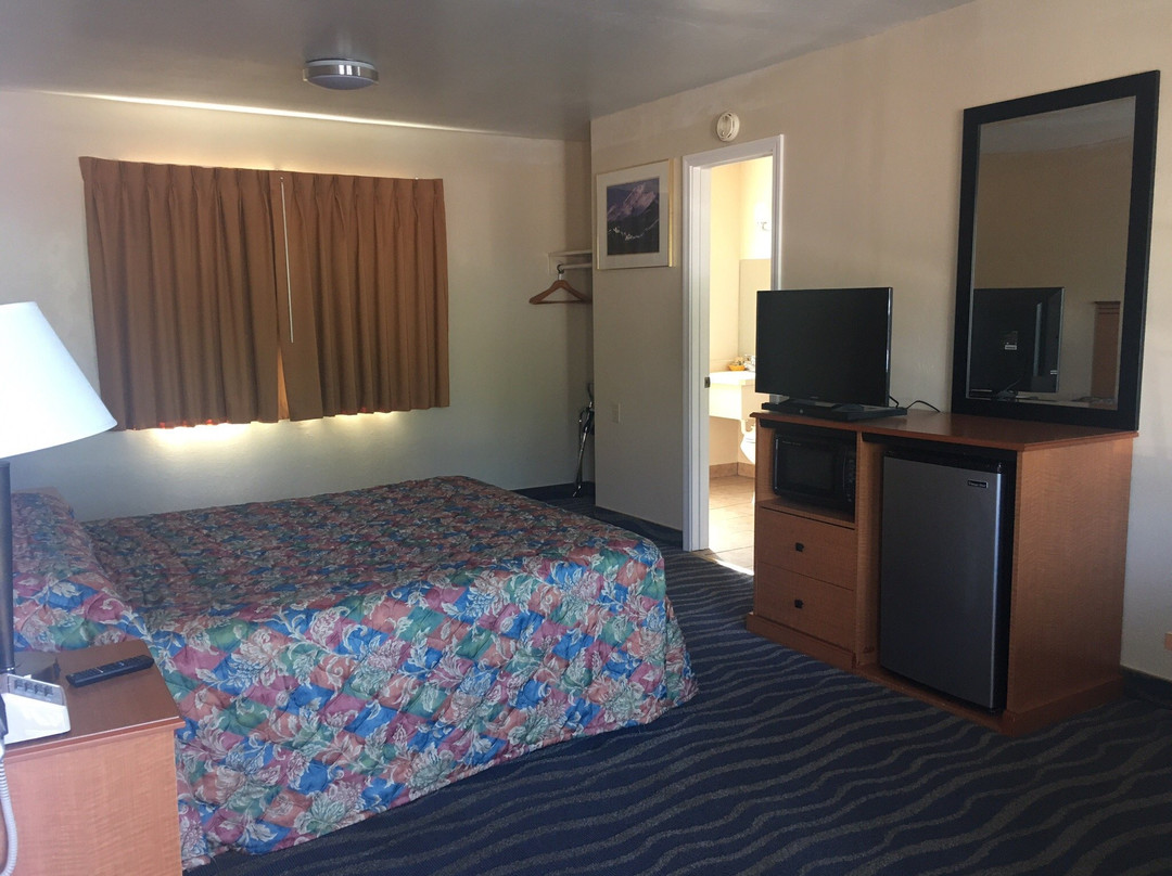 Evergreen Lodge主图