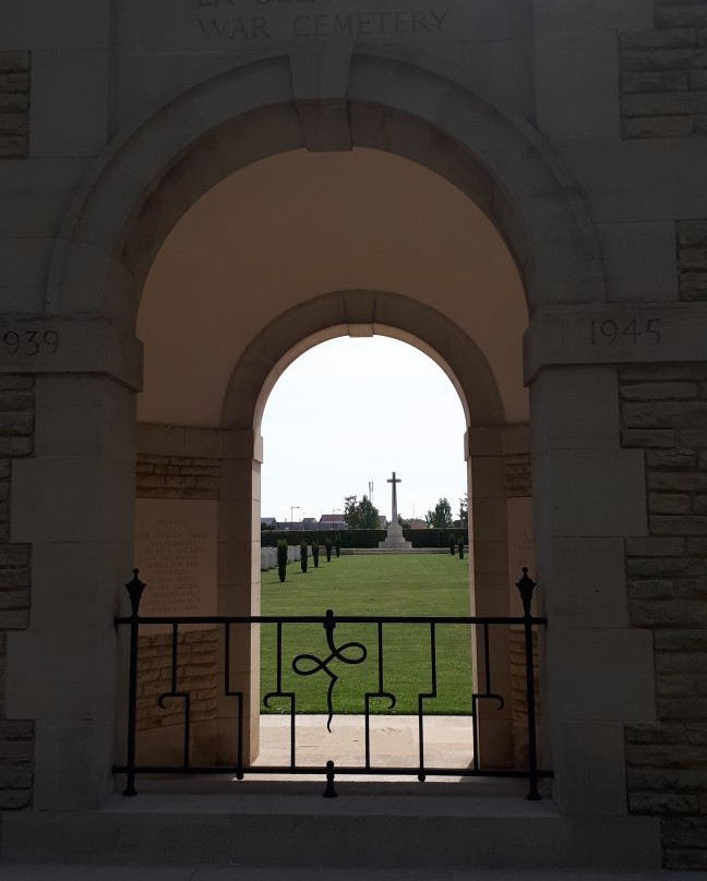 La Delivrande War Cemetery景点图片