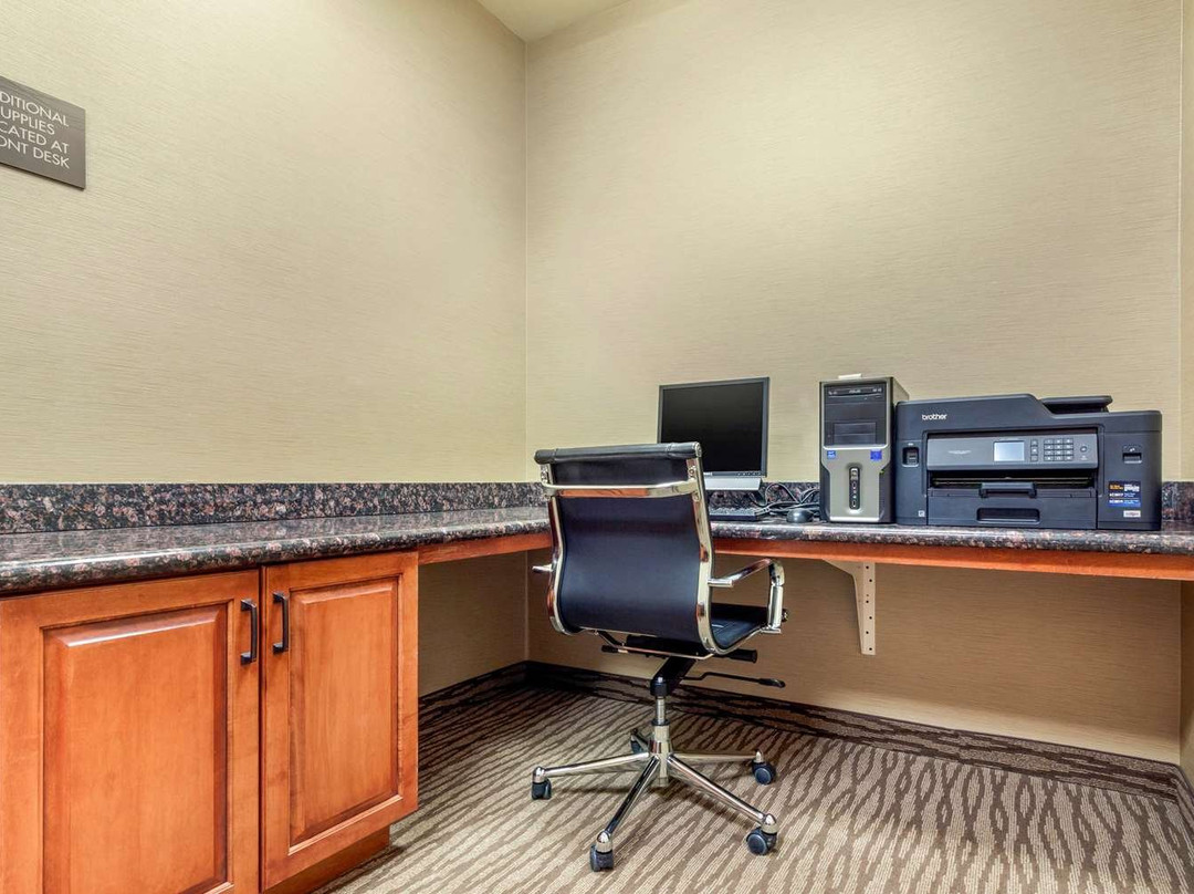 凯富旅馆及套房酒店主图