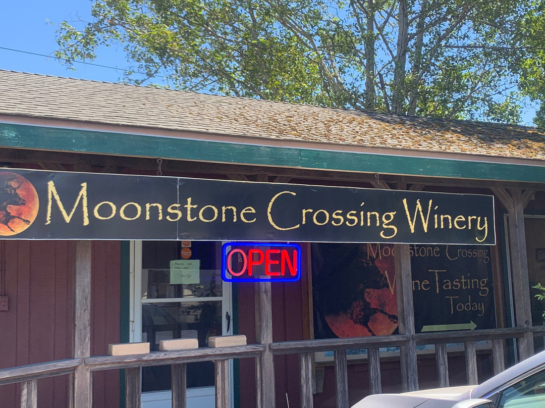 Moonstone Crossing Winery Tasting Room景点图片