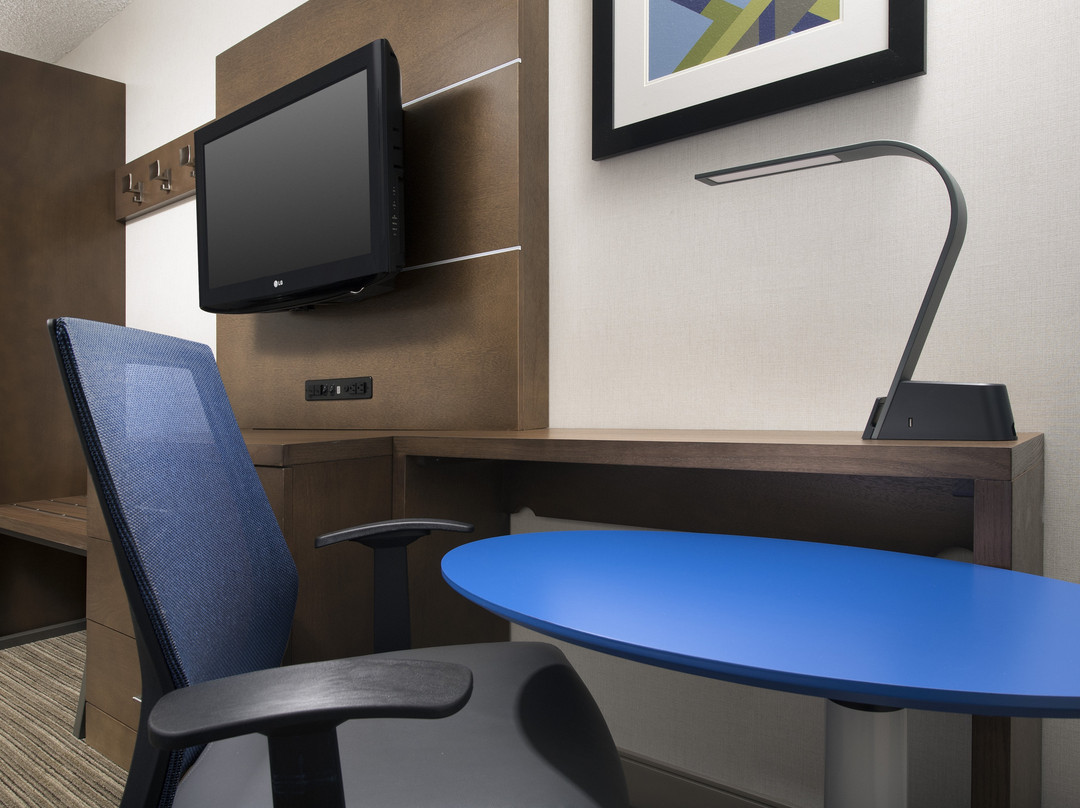 安杜佛北劳伦斯智选假日酒店主图