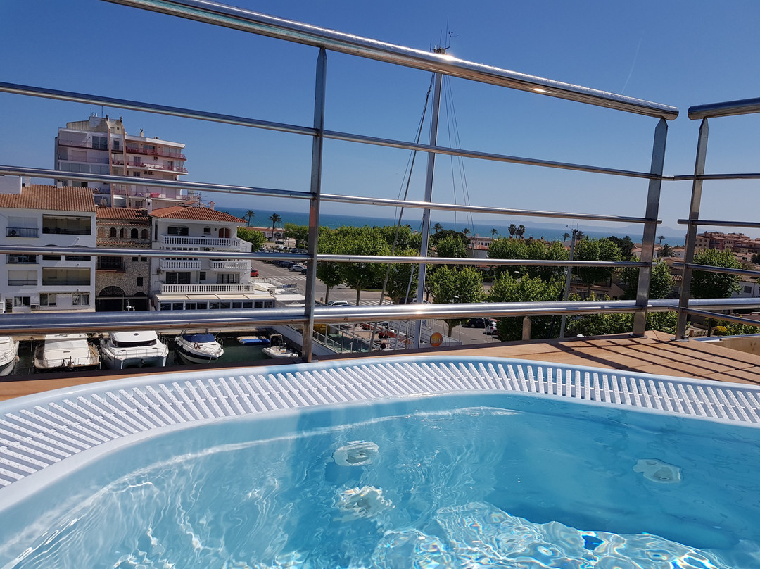 萨林斯港酒店主图