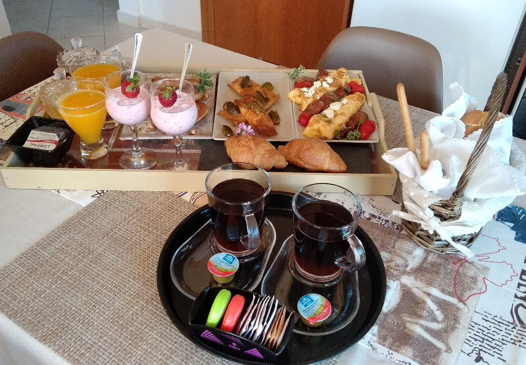 Theoni's Apartments主图