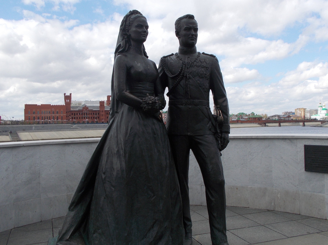 Monument to Honeymooners Grace Kelly and Rainier III-Yoshkar-Ola必去景点