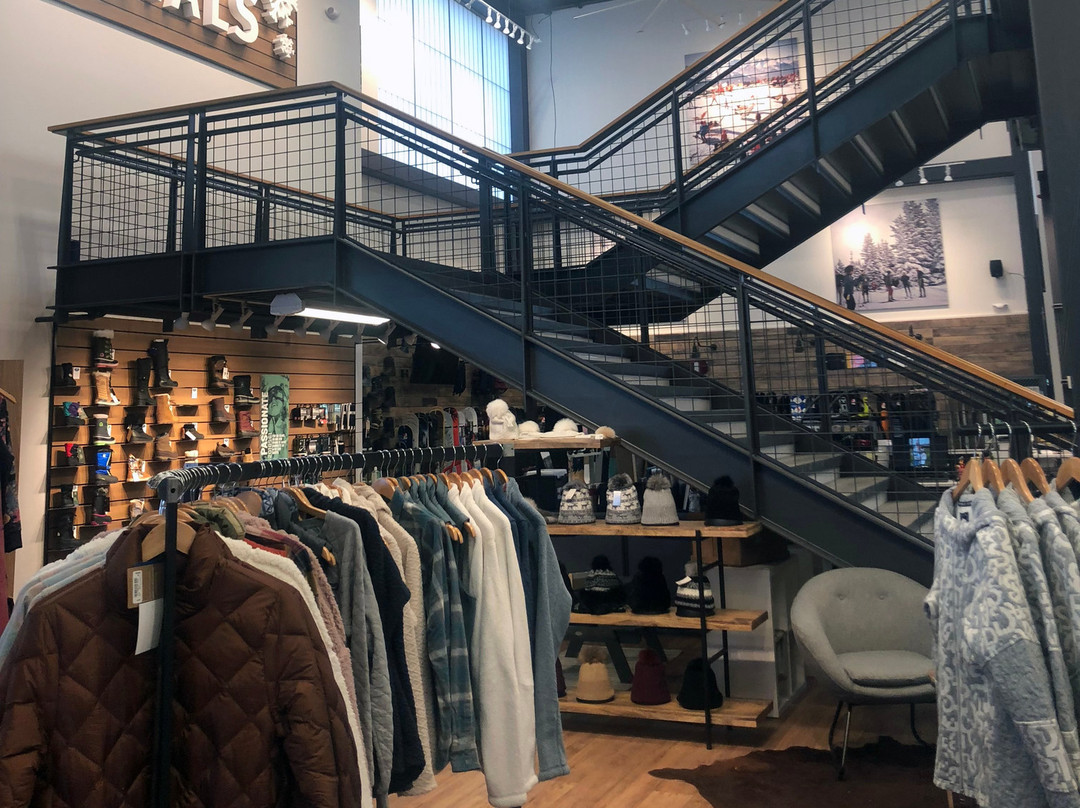 Christy Sports Ski and Snowboard-迪龙必去景点