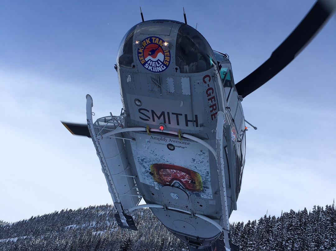 Selkirk Tangiers Heli Skiing-雷夫尔斯托克必去景点