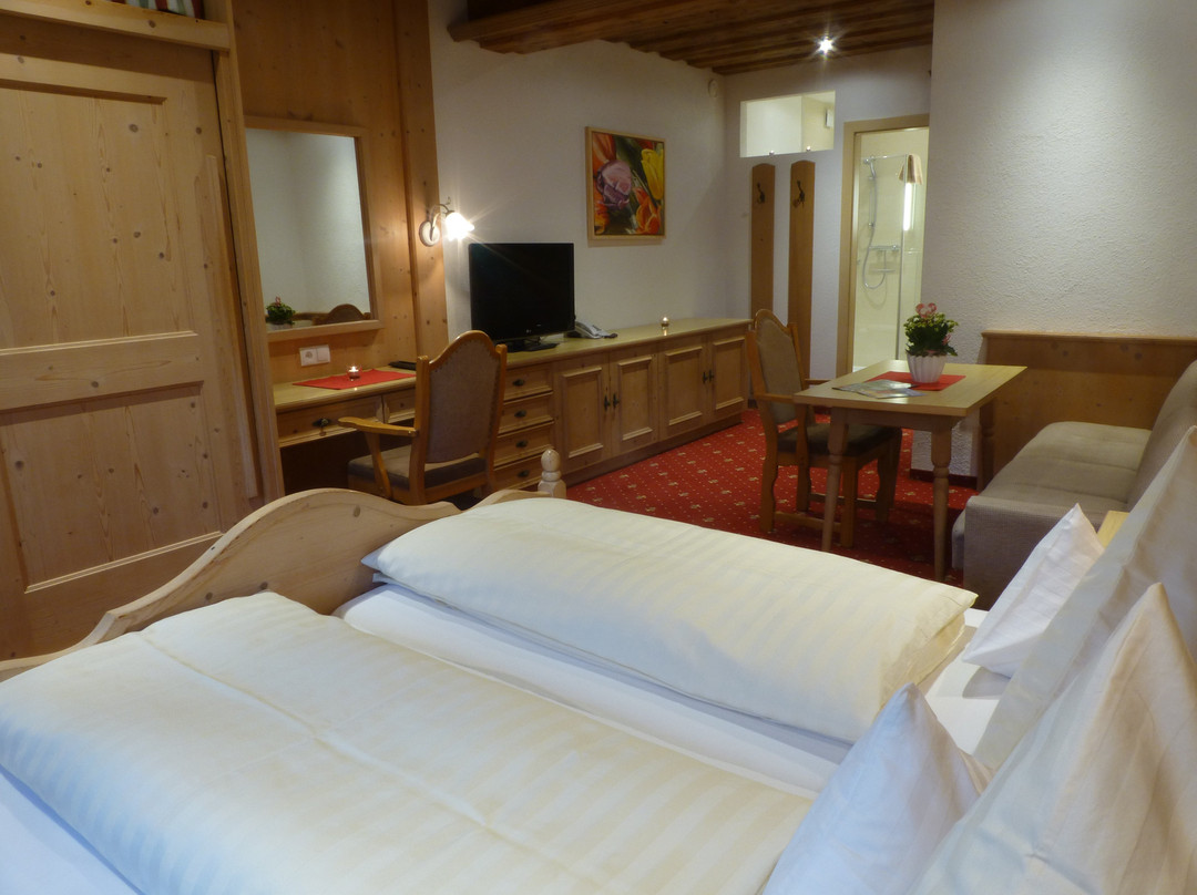 Wohlfühlpension Alpenhof主图