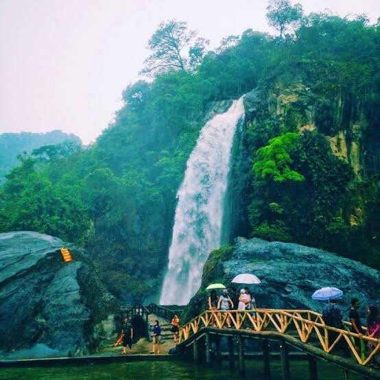 Bidadari Waterfall景点图片
