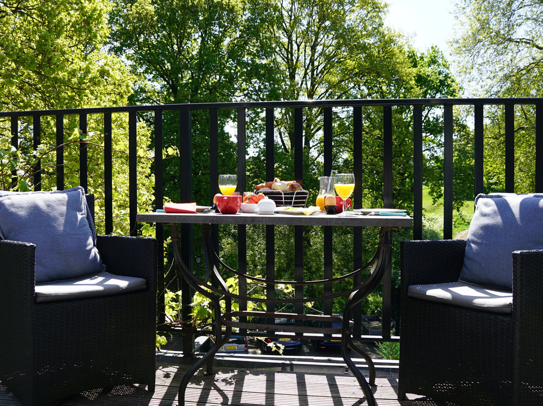 Room One-Twenty-One主图