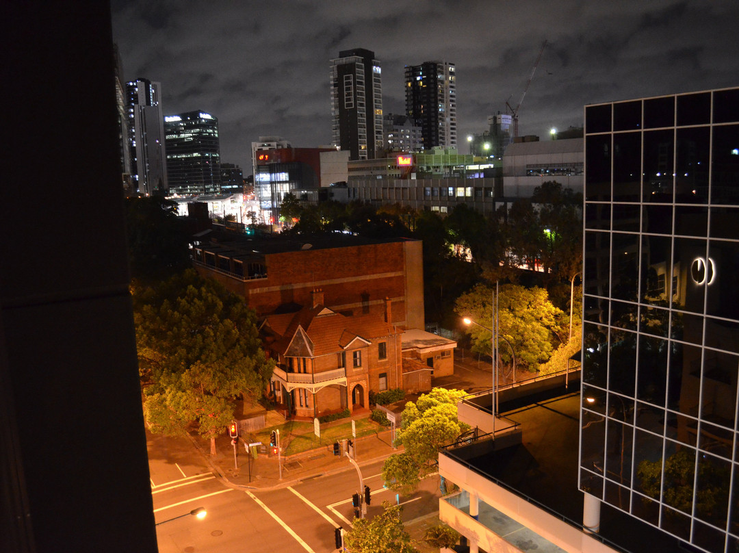 SKYE Hotel Suites Parramatta主图