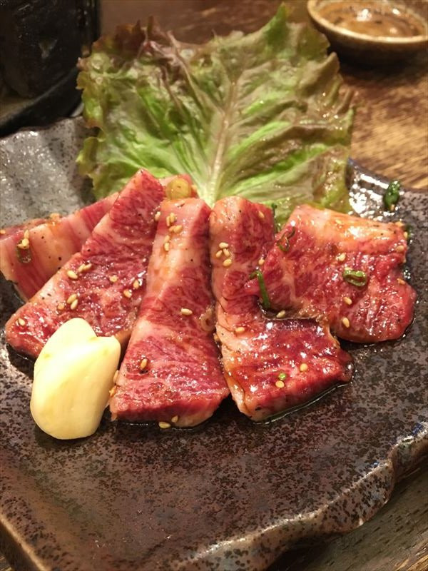 炭火ホルモン やみつき商店