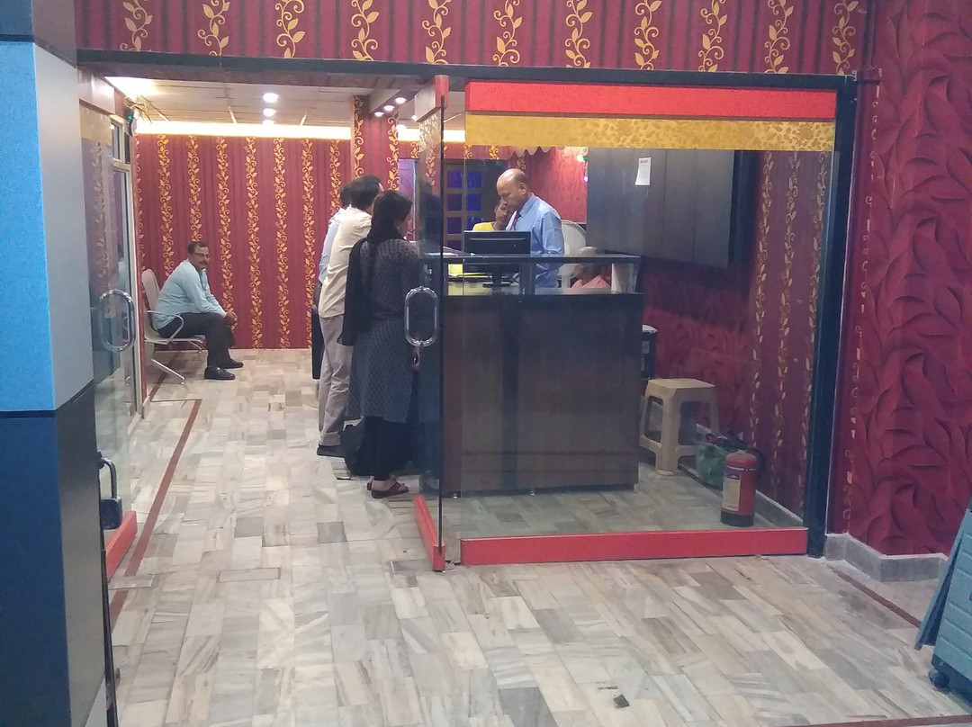 Hotel Gupta & Sip N Dip Bar