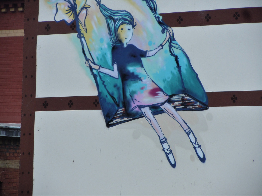 Fresque Petite Fille et Girafes-La Courneuve必去景点