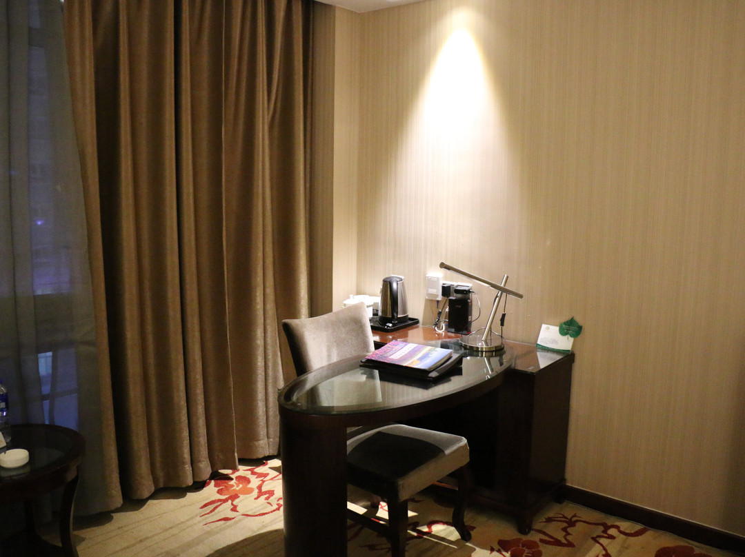 瑞阳皇冠酒店主图