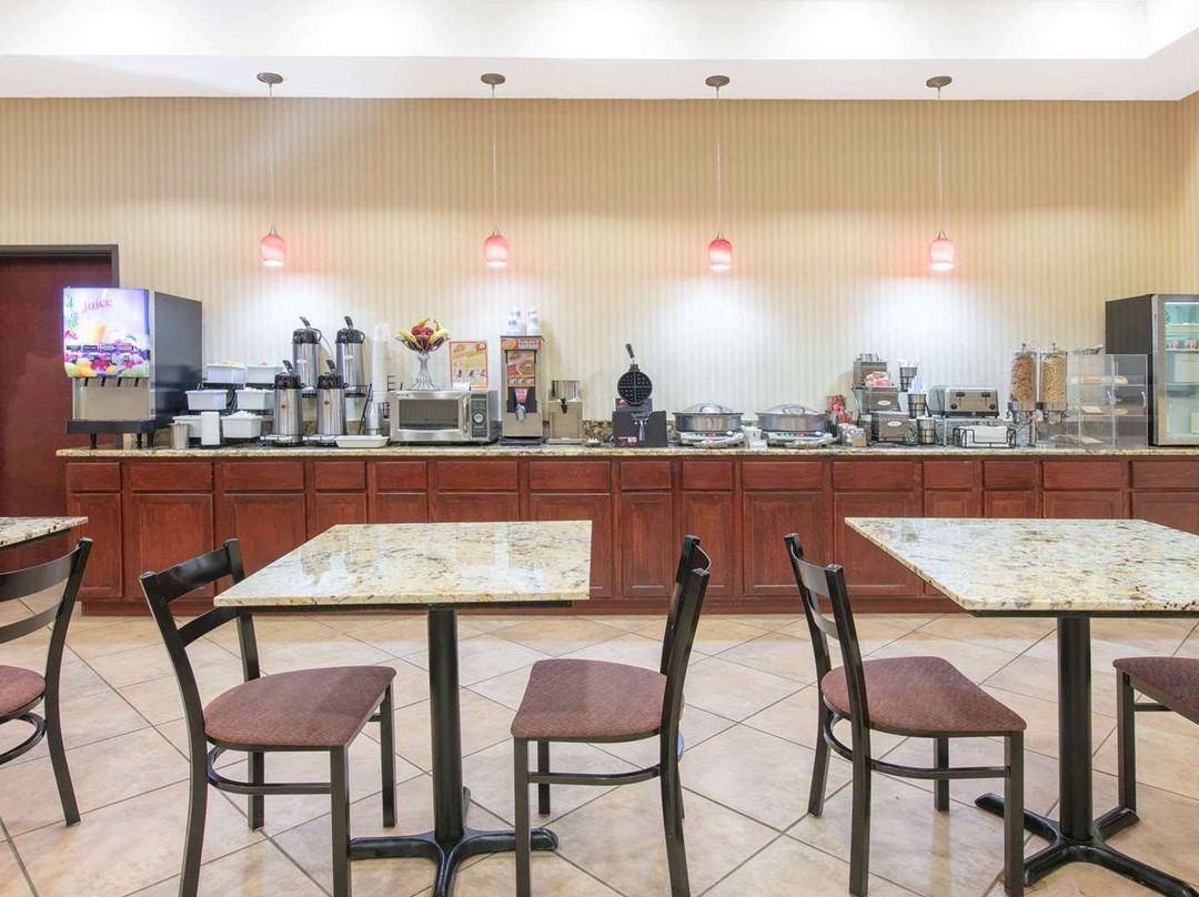 贝斯特韦斯特马科姆旅馆&套房酒店主图