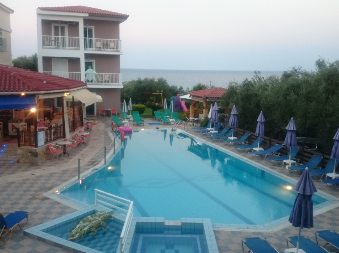 Amoudi Studios Apartments Hotel主图