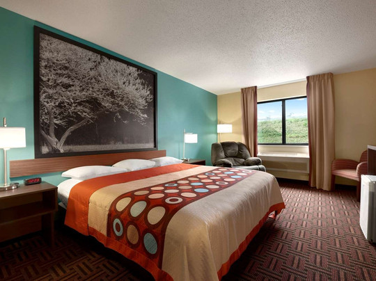 Super 8 by Wyndham Peoria East主图