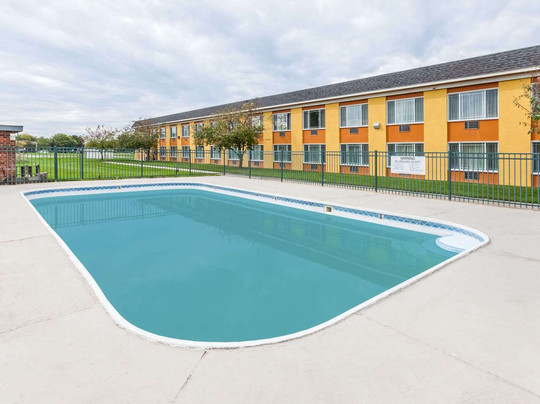 Days Inn by Wyndham Holland主图