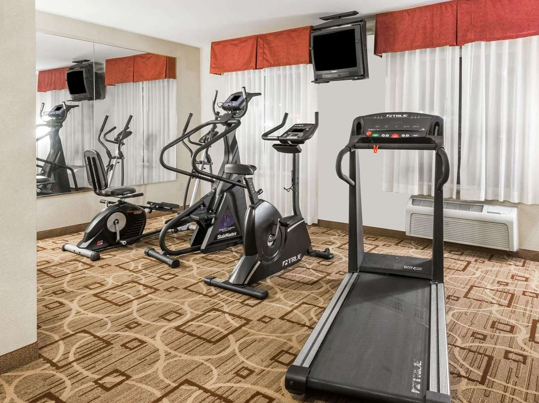 Hawthorn Suites by Wyndham Akron/Seville主图