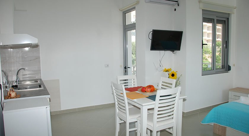 Elegance Apartments主图