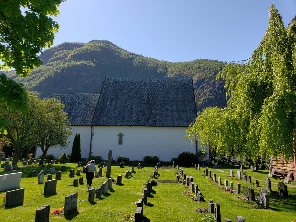 Vangen Kyrkje (Vangen Church)景点图片