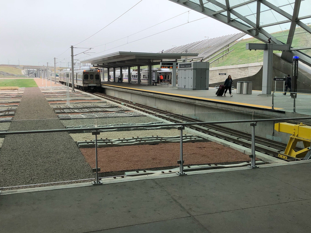 Denvers Airport Transportation-丹佛必去景点