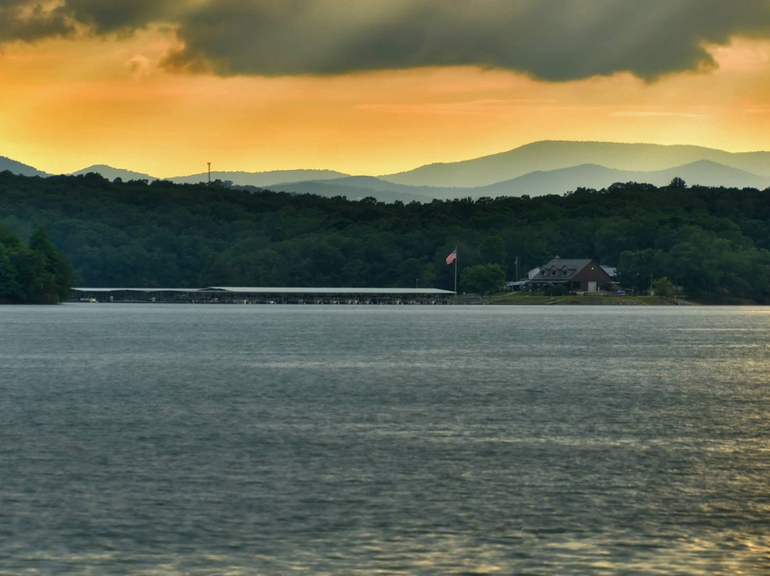 Lake Blue Ridge Marina景点图片