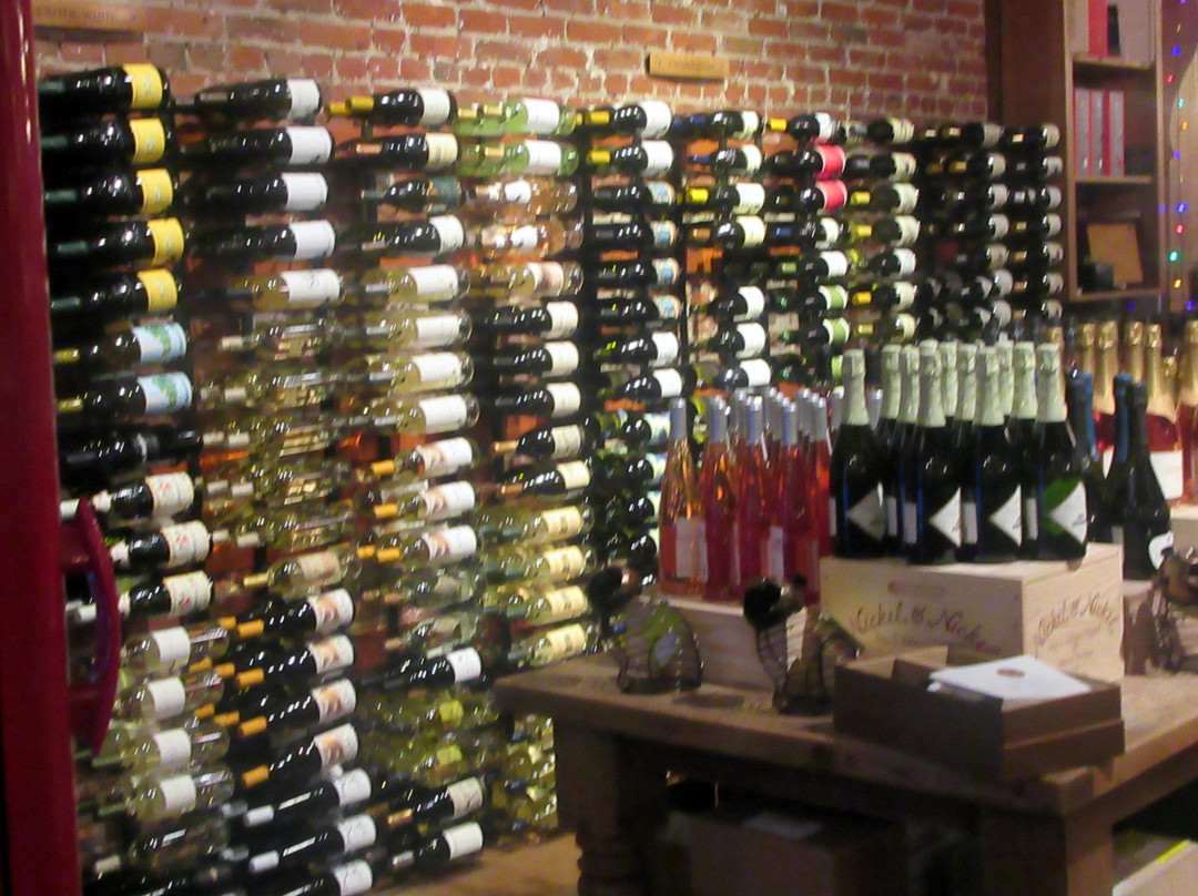 V Wine Cellar景点图片