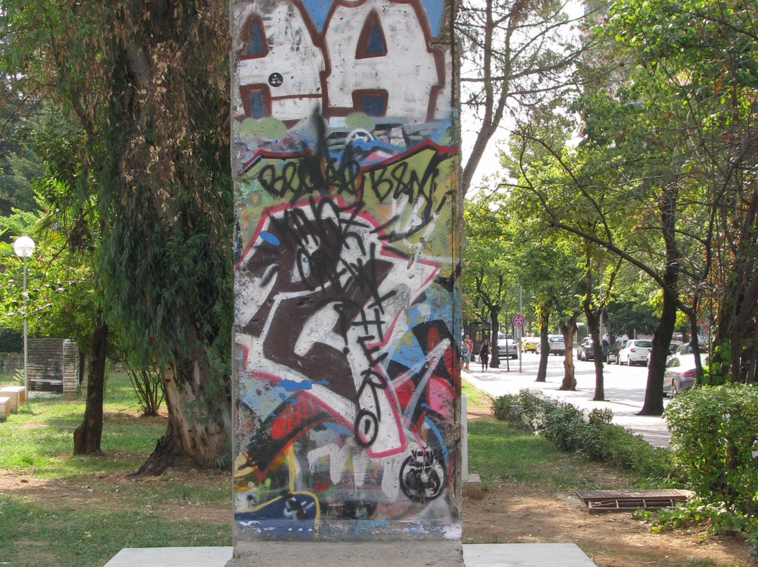 Postbllok - Checkpoint Monument-地拉那必去景点