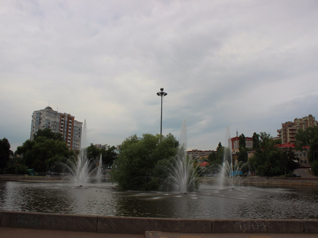 Komsomolskiy Pond景点图片