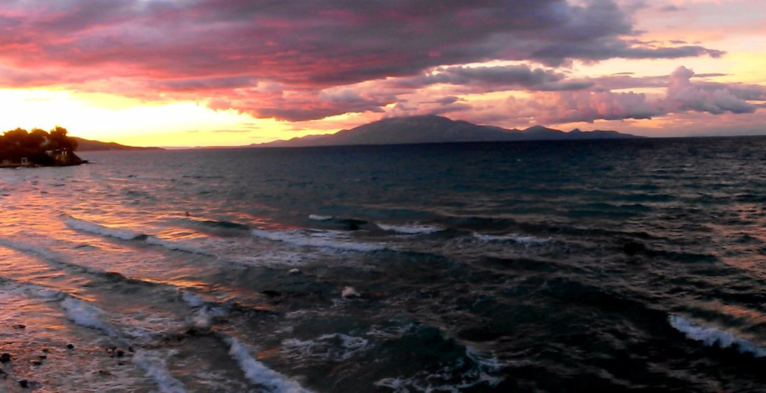 Achillion Apartments主图