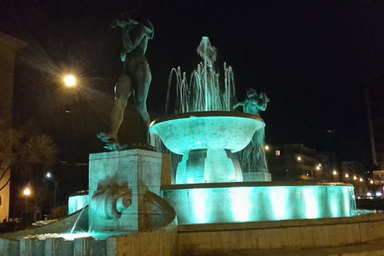 Fontana Dei Due Fiumi-摩德纳必去景点