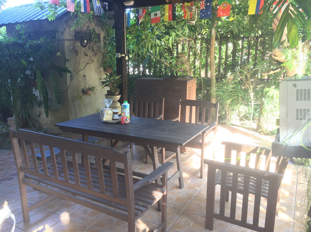 Az's Bed & Breakfast主图