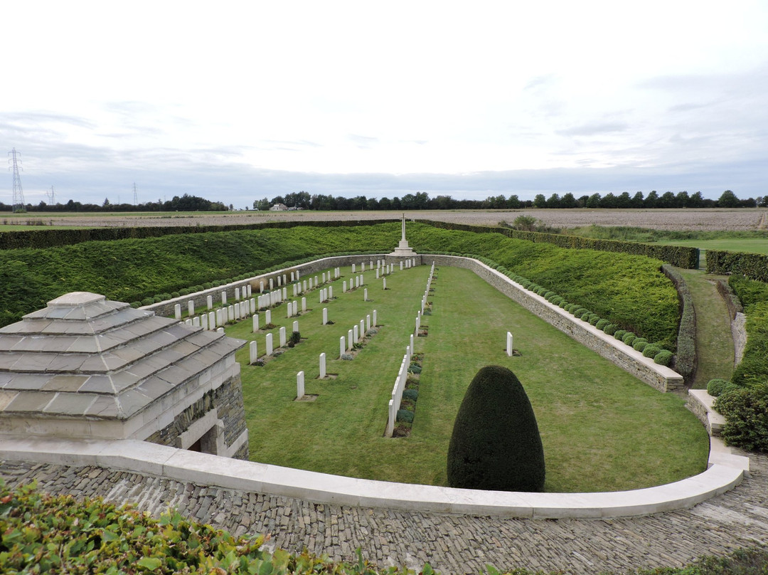 Quarry Cemetery景点图片