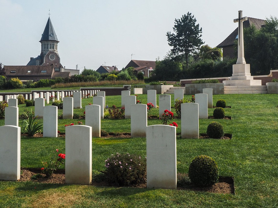 Pheasant Wood Military Cemetery景点图片