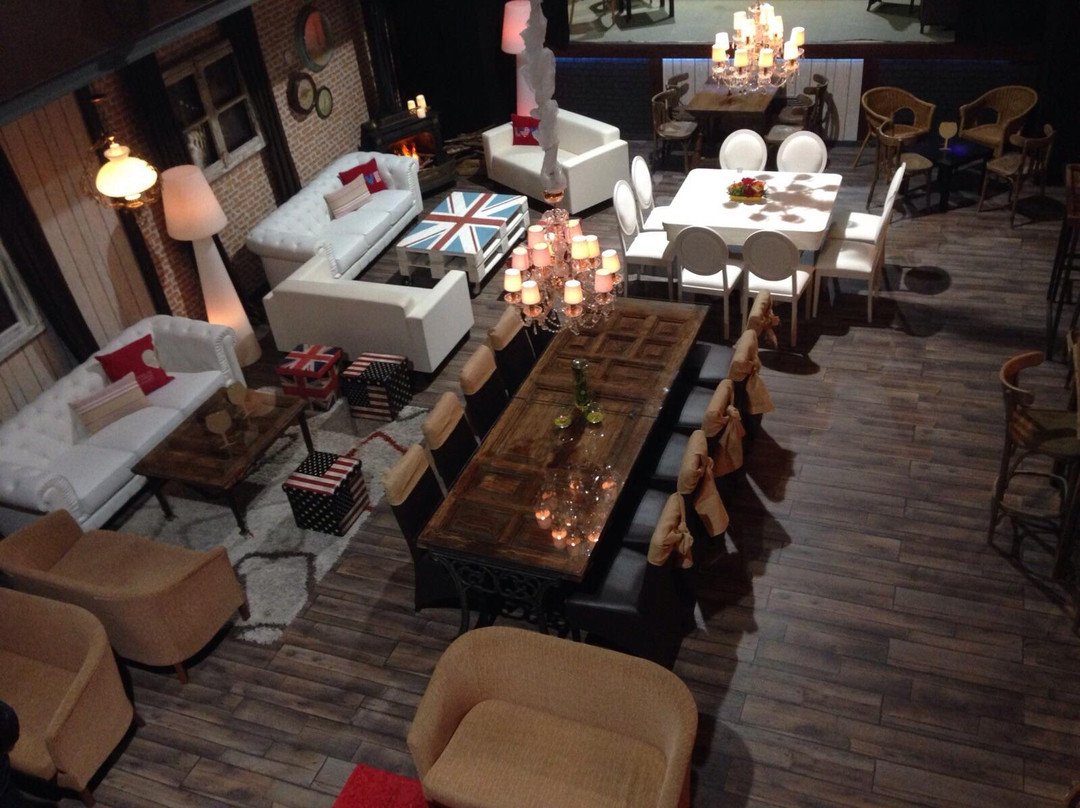 Cadalso de los Vidrios餐馆和美食-Cafe Teatro