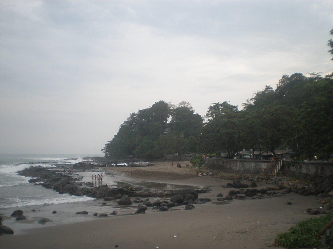Karang Hawu Beach景点图片