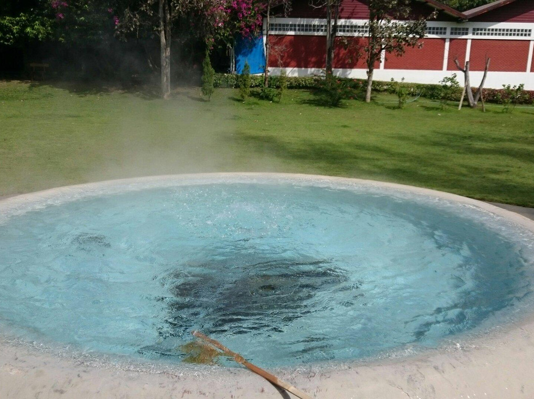 Roong Aroon Hot Springs Spa Resort主图