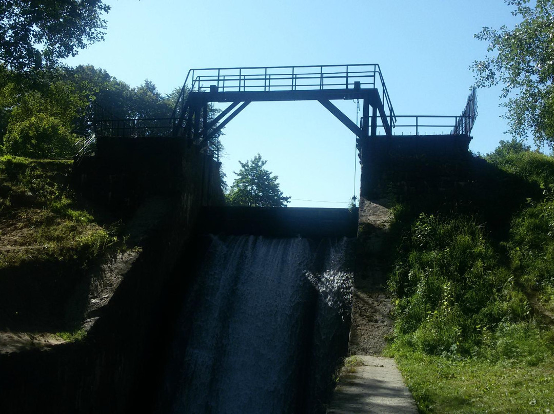 The Bridge With Dam Outlet On River Strelka景点图片