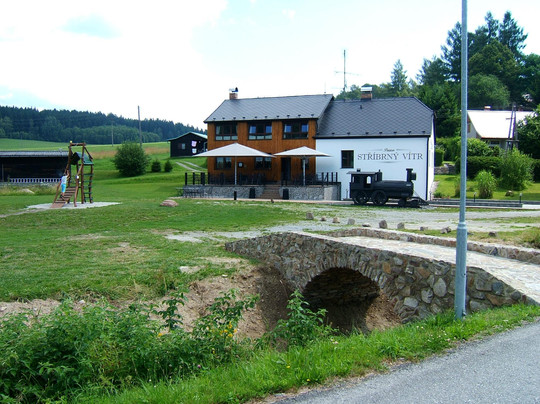 Horni Plana酒店住宿-Penzion Stribrny vitr