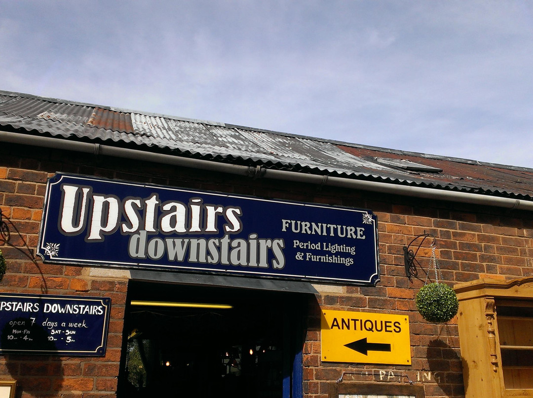Upstairs Downstairs Antiques-格洛斯特必去景点