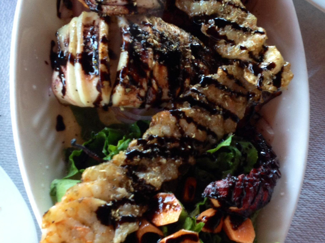 Prinos餐馆和美食-Larous