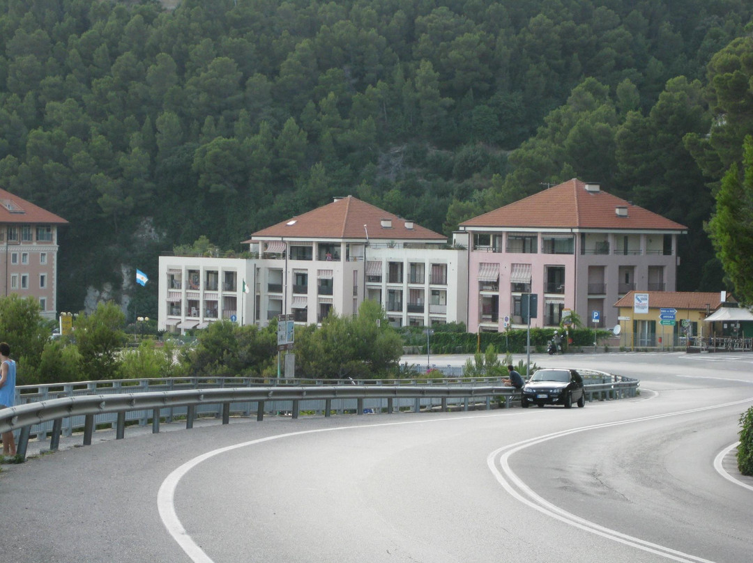Grotta della Galleria del Treno-Bergeggi必去景点