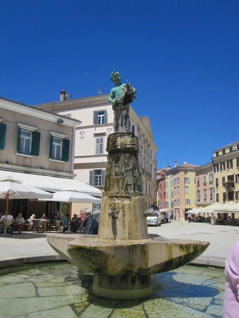 Fountain on Main Square-罗维尼必去景点