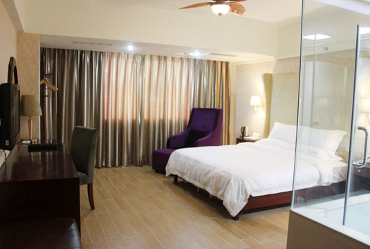 良智汇品酒店（海口龙湖天街海职院店）主图