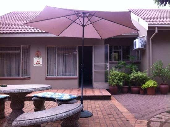 Kaniklani Guest House主图