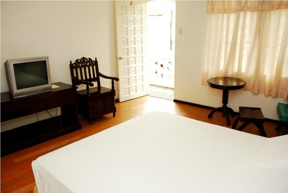 Village Inn Hotel主图