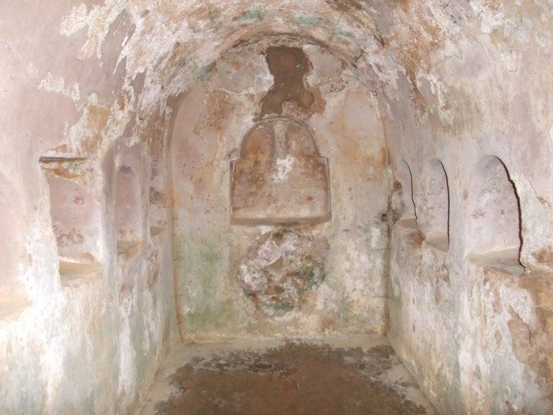 Roman Necropolis-卡莫纳必去景点